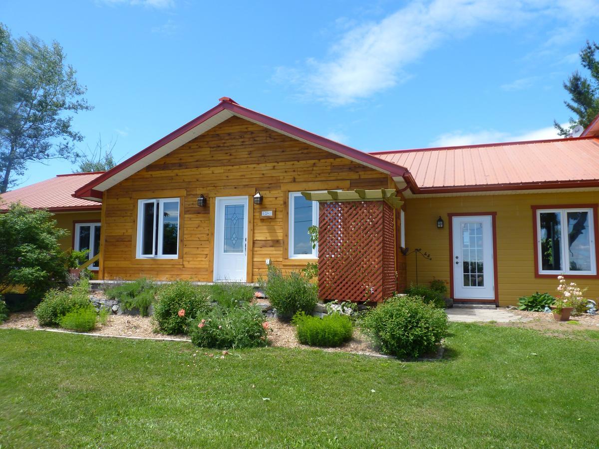 Hotel Auberge Ma Maison Sainte-Melanie Exterior foto